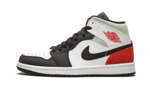 Jordan 1 Mid SE "Red Black Toe" 852542 100