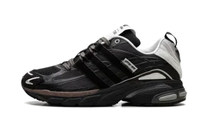 Adistar Cushion "Song For The Mute - 'Core Black Dark Brown'"