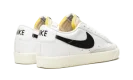 Blazer Low '77 Vintage "White / Black"