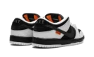 SB Dunk Low "TIGHTBOOTH"