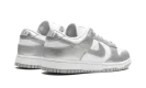 DUNK LOW WMNS "Metallic Silver"