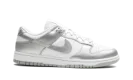 DUNK LOW WMNS "Metallic Silver"