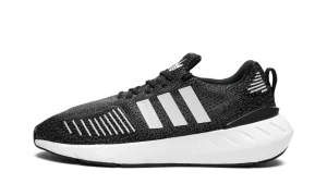 SWIFT RUN 22 WMNS "Black"