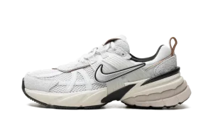 V2K Run WMNS "Pure Platinum / Chrome"