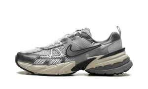 V2K RUN WMNS "Pure Platinum Wolf Grey"