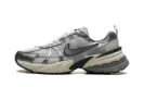 V2K RUN WMNS "Pure Platinum Wolf Grey"