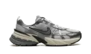 V2K RUN WMNS "Pure Platinum Wolf Grey"