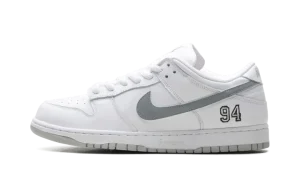 SB Dunk Low "Supreme - White"