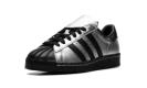 Superstar 82 WMNS "Metallic Silver Black"