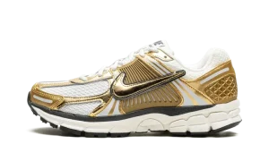 Zoom Vomero 5 WMNS "Metallic Gold"