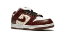 SB Dunk Low "Supreme - Stars - Barkroot Brown"