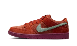 SB Dunk Low Pro Prm "Mystic Red"