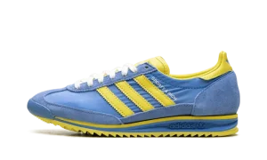 SL 72 RS WMNS "Sporty & Rich - Sweden Pack - Blue/Yellow"