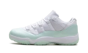 Air Jordan 11 Low WMNS "Igloo"
