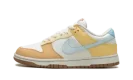DUNK LOW WMNS "Soft Yellow"