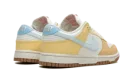 DUNK LOW WMNS "Soft Yellow"