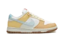 DUNK LOW WMNS "Soft Yellow"