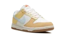 DUNK LOW WMNS "Soft Yellow"