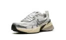V2K RUN WMNS "Metallic Silver"
