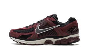 Zoom Vomero 5 "Dark Team Red"