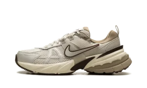 V2K RUN WMNS "Light Orewood Brown"