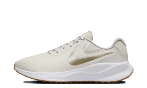 REVOLUTION 7 WMNS "PHANTOM LIGHT BONE WHITE NEUTRAL OLIVE"