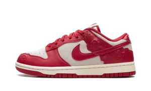 Dunk Low WMNS "Red Roses"