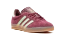 Gazelle Indoor "Shadow Red Semi Spark Green"