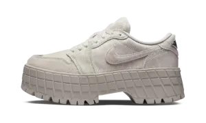 Jordan 1 Low Brooklyn WMNS "Light Bone Metallic Silver" IB7210 001