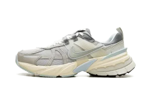 V2K Run WMNS "METALLIC PLATINUM"