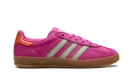 Gazelle Indoor WMNS "Semi Lucid Fuchsia"