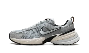 V2K Run WMNS "Light Pumic Black Chrome"