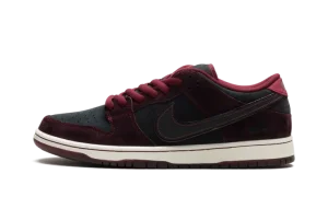 SB Dunk Low "Riot Skateshop"