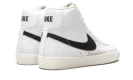 BLAZER MID '77 MNS WMNS "White / Black"