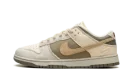 DUNK LOW WMNS "Light Bone Neutral Olive"