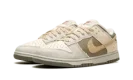 DUNK LOW WMNS "Light Bone Neutral Olive"