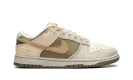 DUNK LOW WMNS "Light Bone Neutral Olive"