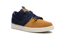 SB Dunk Low "Midnight Navy/Desert Ochre" DX6775 400