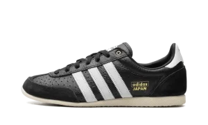 Japan WMNS "Core Black Cloud White"