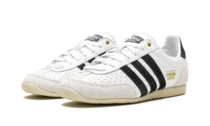 Japan WMNS "Cloud White Black"