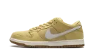 SB Dunk Low "Saturn Gold" FJ1674 700