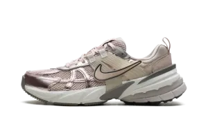 V2K Run WMNS "Particle Beige College Grey Light Bone" FD0736 201