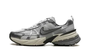 V2K RUN WMNS "Pure Platinum Wolf Grey" FD0736 003