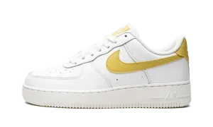 AIR FORCE 1 LO MNS WMNS "White / Saturn Gold"