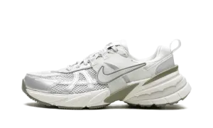 V2K Run WMNS "Photon Dust Light Silver" FD0736 006