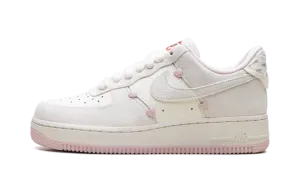 Air Force 1 Low WMNS "Valentine's Day" HV5992 111