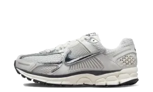 Zoom Vomero 5 WMNS "Photon Dust Metallic Silver" FD0844 025
