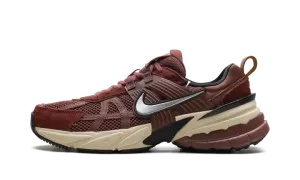 V2K Run WMNS "Red Sepia Dark Pony" FN6703 201