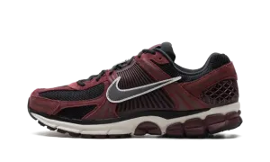 Zoom Vomero 5 "Dark Team Red" HF1553 601