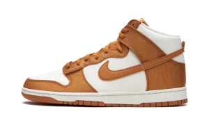 Dunk High "Monarch" DV7223 800